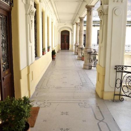 A10 Alkotmany B Apartment Budapest Eksteriør billede