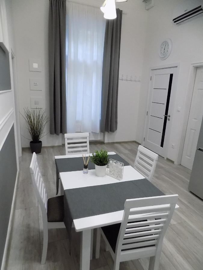 A10 Alkotmany B Apartment Budapest Eksteriør billede